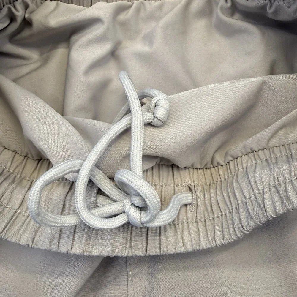 Lululemon Tracker Short‎ V Stone White Lined Size 4 Low-Rise Drawstring *No Tag